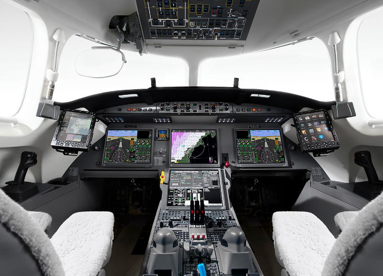 falcon 7x cockpit