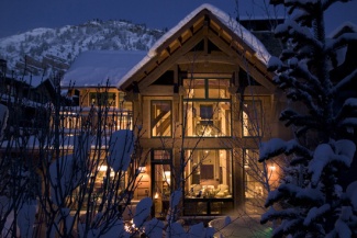 Lusso Aspen at Night